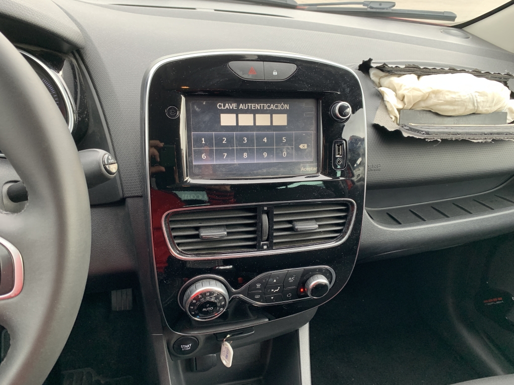 RENAULT CLIO LIMITED 900CC INY 90CV RENAULT CLIO LIMITED 900CC INY 90CV