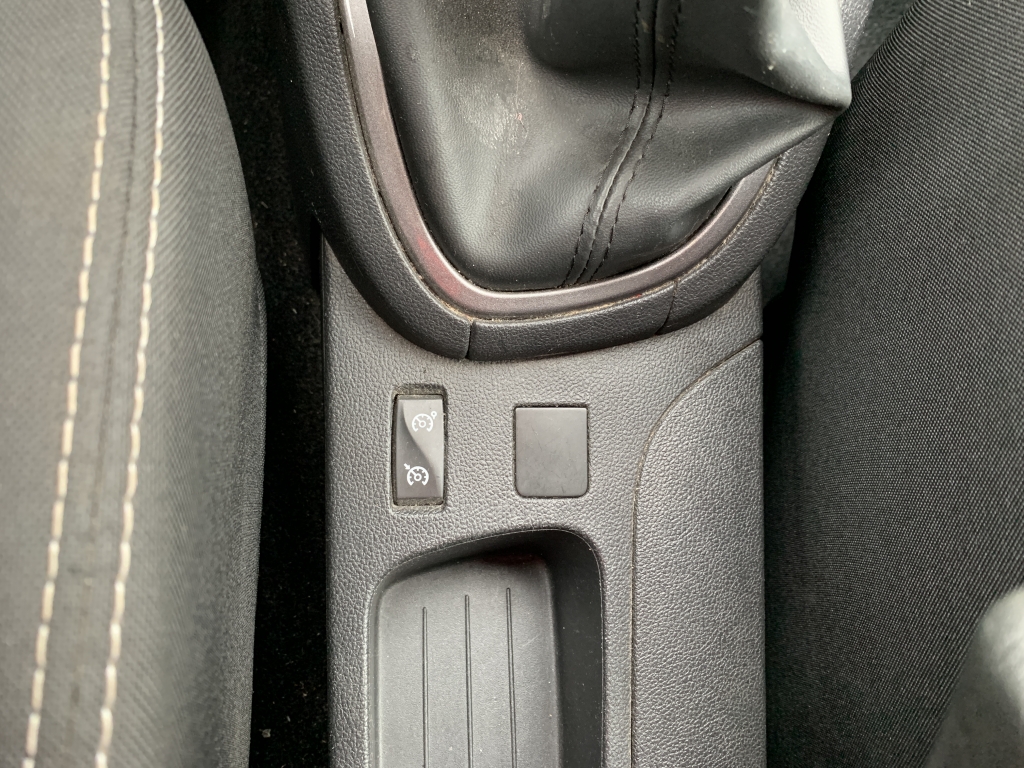 RENAULT CLIO LIMITED 900CC INY 90CV RENAULT CLIO LIMITED 900CC INY 90CV