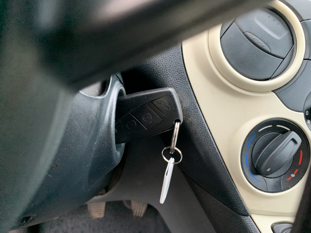 FORD KA 1.2 INY 70CV FORD KA 1.2 INY 70CV