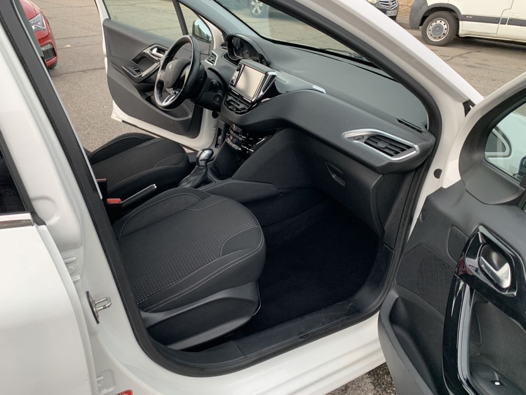 PEUGEOT 208 1.2 INY 110CV PEUGEOT 208 1.2 INY 110CV