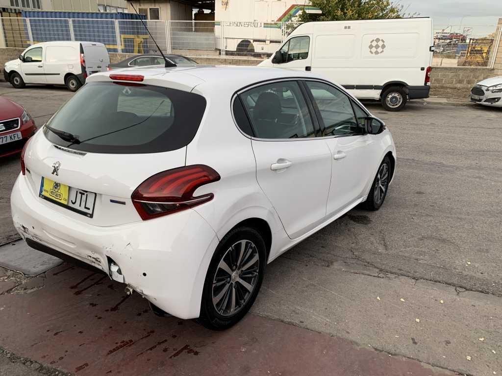 PEUGEOT 208 1.2 INY 110CV