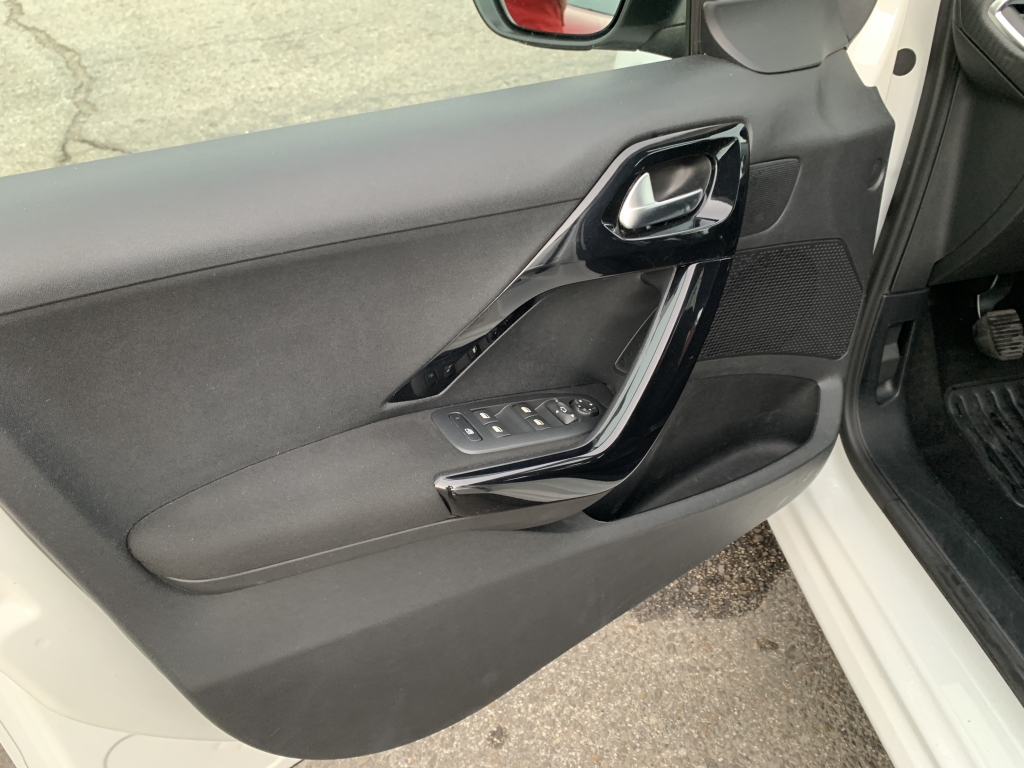 PEUGEOT 208 1.2 INY 110CV PEUGEOT 208 1.2 INY 110CV