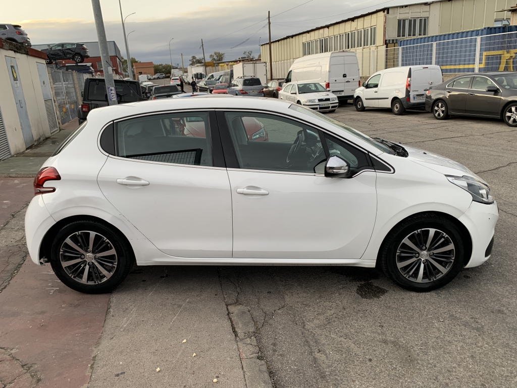 PEUGEOT 208 1.2 INY 110CV PEUGEOT 208 1.2 INY 110CV