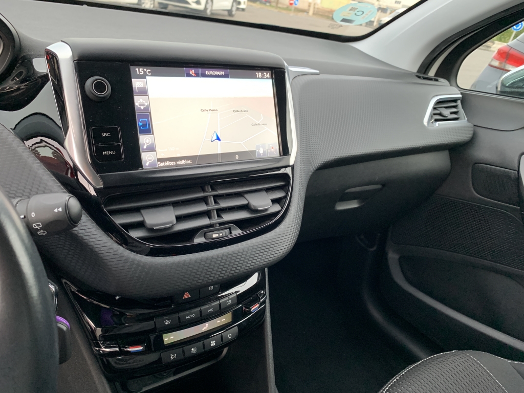 PEUGEOT 208 1.2 INY 110CV PEUGEOT 208 1.2 INY 110CV