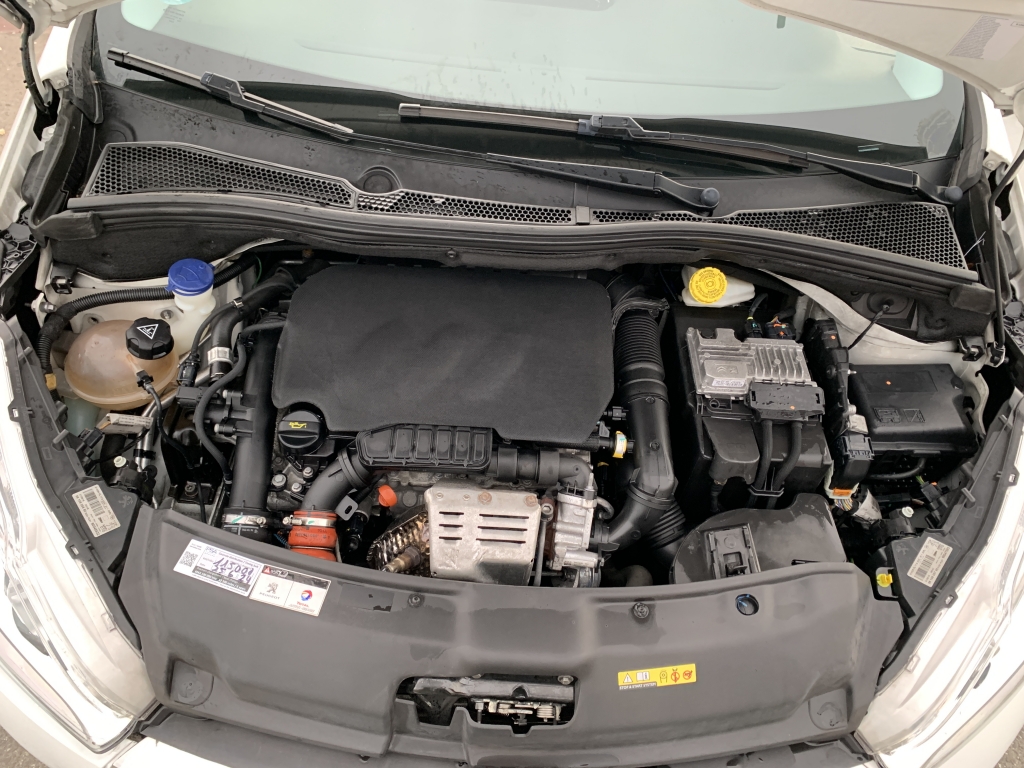 PEUGEOT 208 1.2 INY 110CV PEUGEOT 208 1.2 INY 110CV