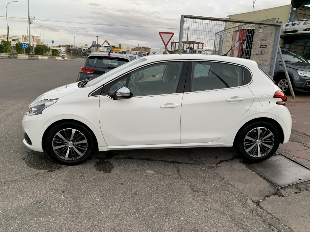 PEUGEOT 208 1.2 INY 110CV PEUGEOT 208 1.2 INY 110CV