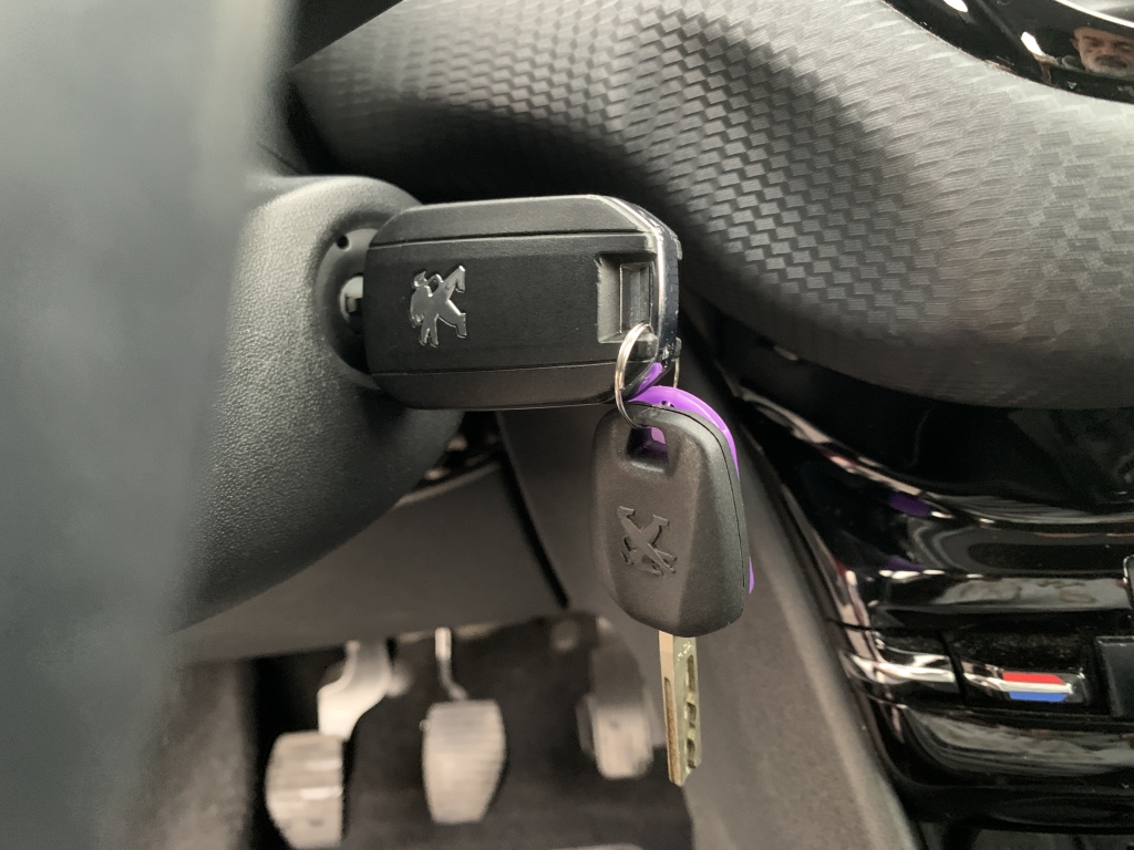 PEUGEOT 208 1.2 INY 110CV PEUGEOT 208 1.2 INY 110CV