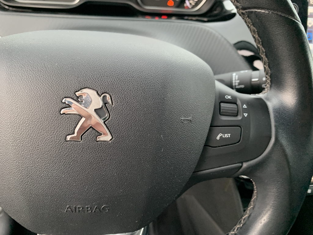 PEUGEOT 208 1.2 INY 110CV PEUGEOT 208 1.2 INY 110CV