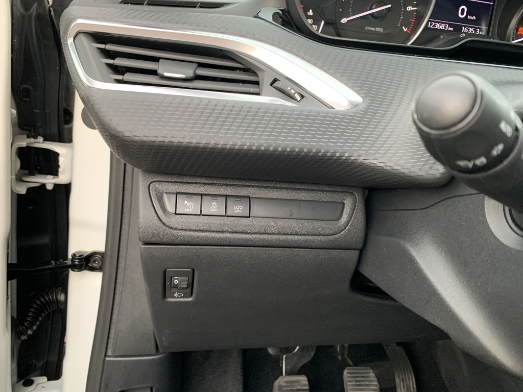 PEUGEOT 208 1.2 INY 110CV PEUGEOT 208 1.2 INY 110CV