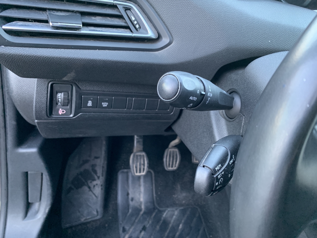 PEUGEOT 308 1.2 INY 130CV PEUGEOT 308 1.2 INY 130CV