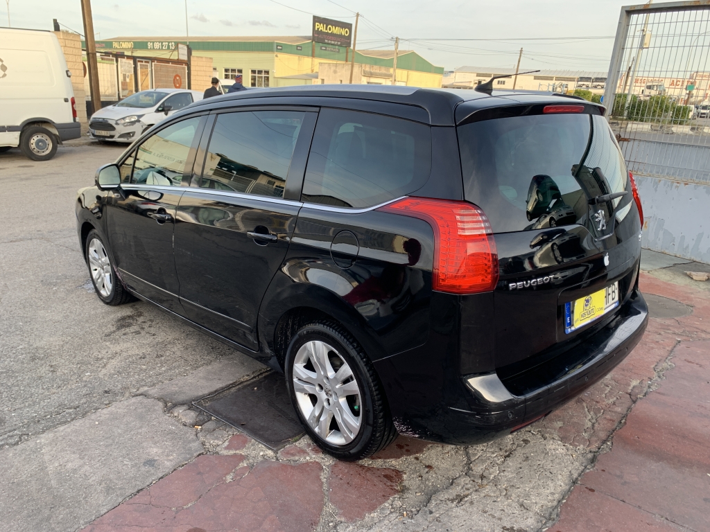 PEUGEOT 5008 1.6 HDI 112CV 7 PLAZAS