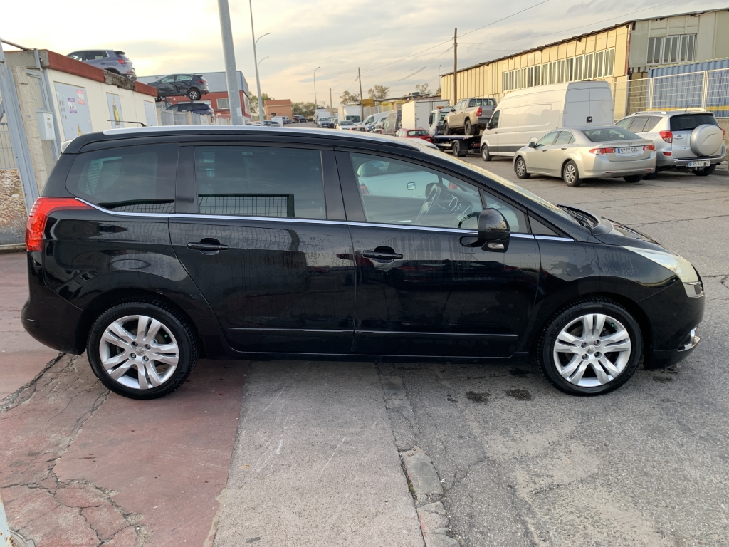 PEUGEOT 5008 1.6 HDI 112CV 7 PLAZAS