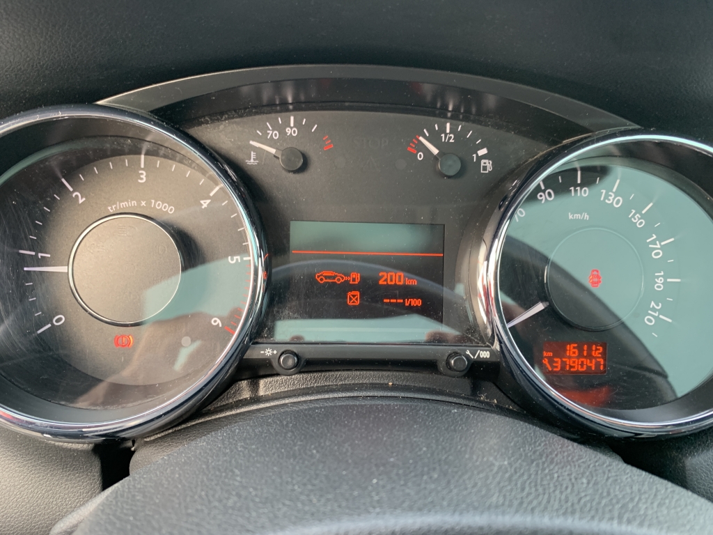 PEUGEOT 5008 1.6 HDI 112CV 7 PLAZAS