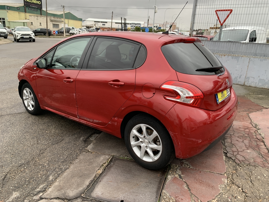 PEUGEOT 208 1.6 HDI 92CV PEUGEOT 208 1.6 HDI 92CV