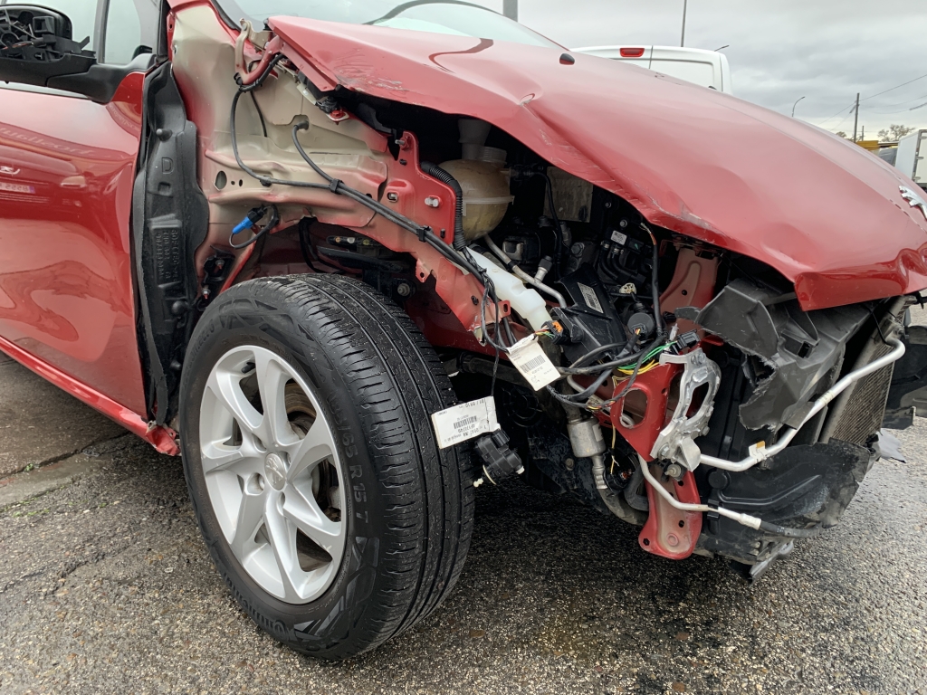 PEUGEOT 208 1.6 HDI 92CV PEUGEOT 208 1.6 HDI 92CV