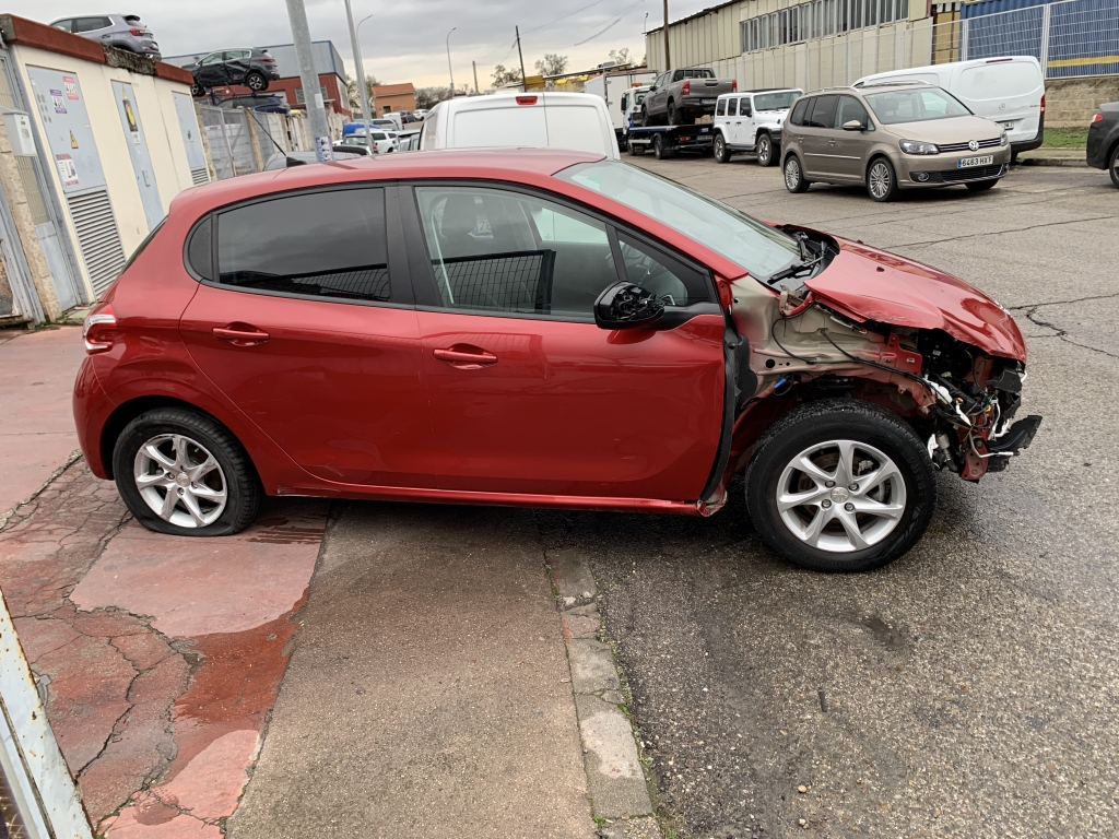 PEUGEOT 208 1.6 HDI 92CV PEUGEOT 208 1.6 HDI 92CV