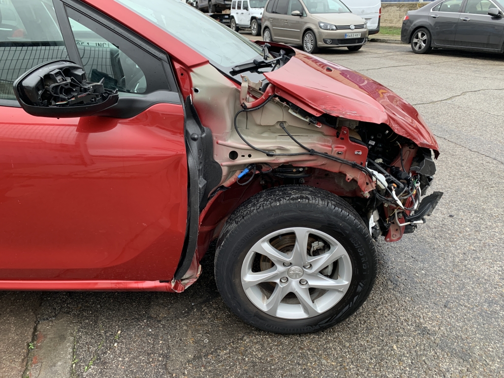 PEUGEOT 208 1.6 HDI 92CV PEUGEOT 208 1.6 HDI 92CV