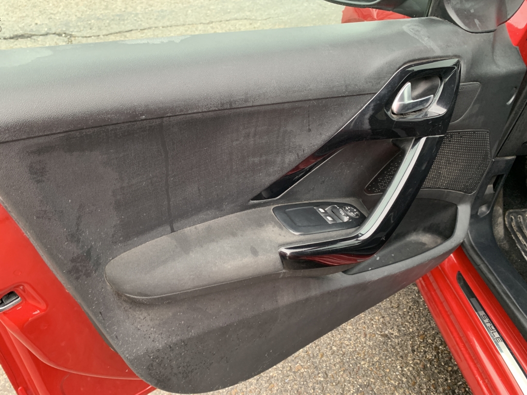 PEUGEOT 208 1.6 HDI 92CV PEUGEOT 208 1.6 HDI 92CV