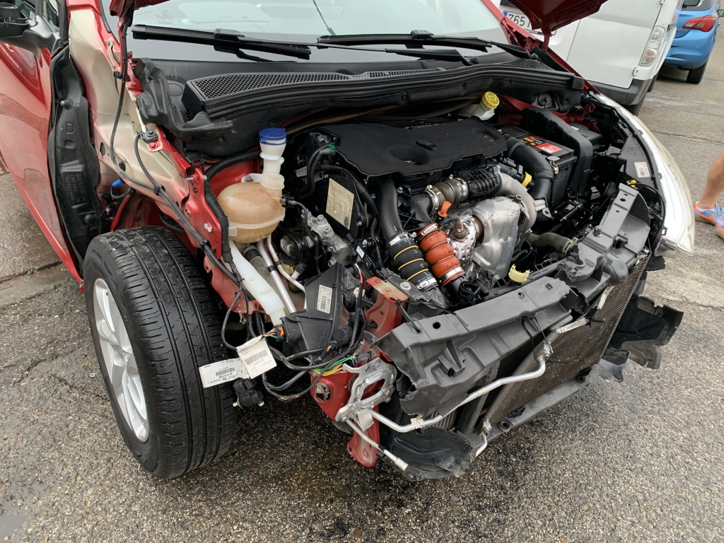 PEUGEOT 208 1.6 HDI 92CV PEUGEOT 208 1.6 HDI 92CV