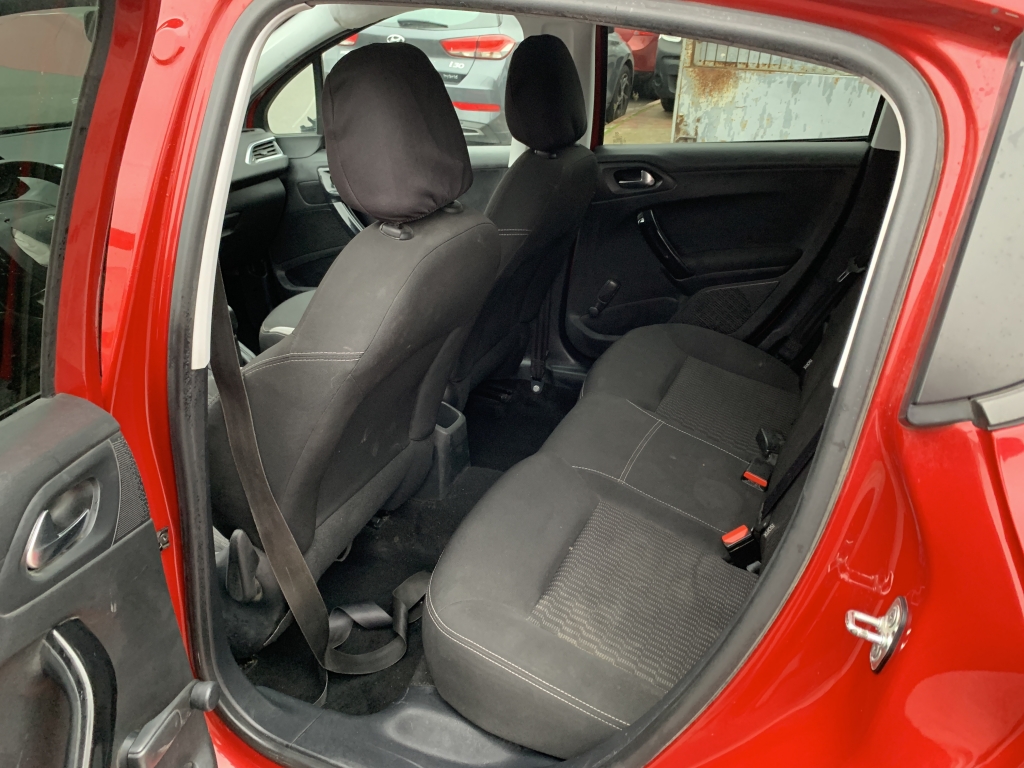 PEUGEOT 208 1.6 HDI 92CV PEUGEOT 208 1.6 HDI 92CV