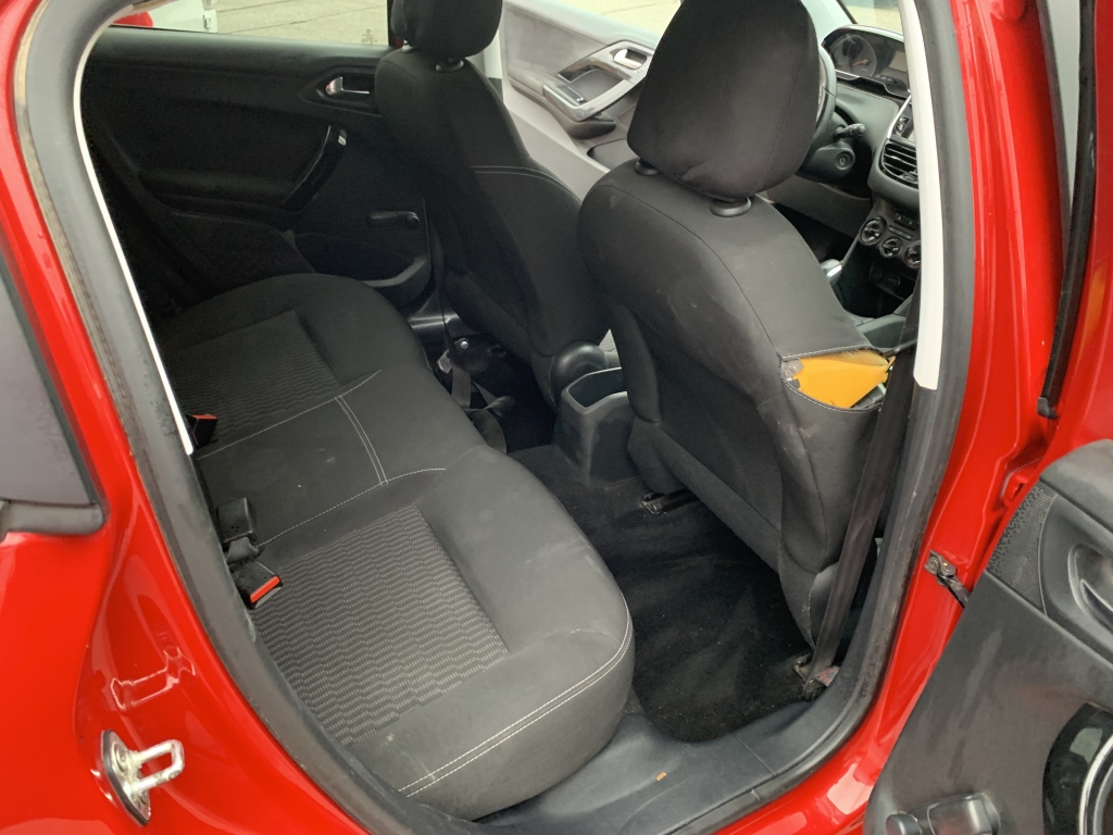 PEUGEOT 208 1.6 HDI 92CV PEUGEOT 208 1.6 HDI 92CV