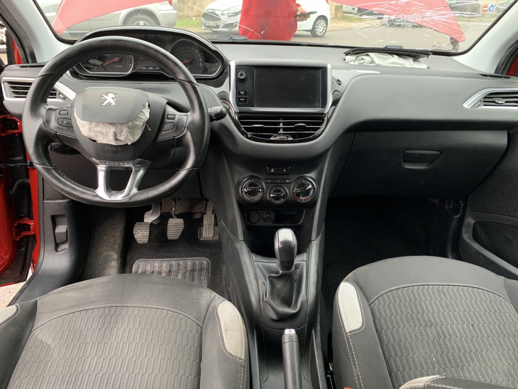 PEUGEOT 208 1.6 HDI 92CV PEUGEOT 208 1.6 HDI 92CV