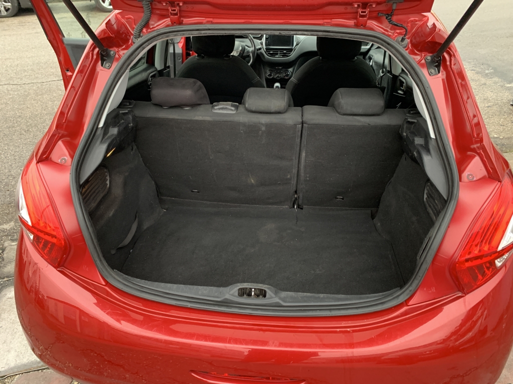 PEUGEOT 208 1.6 HDI 92CV PEUGEOT 208 1.6 HDI 92CV