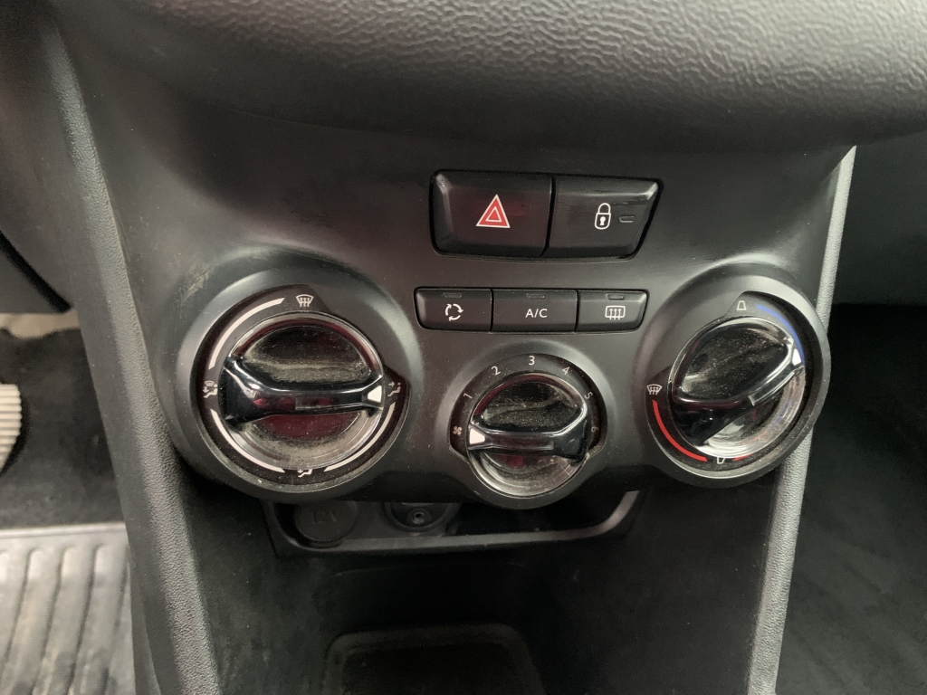 PEUGEOT 208 1.6 HDI 92CV PEUGEOT 208 1.6 HDI 92CV