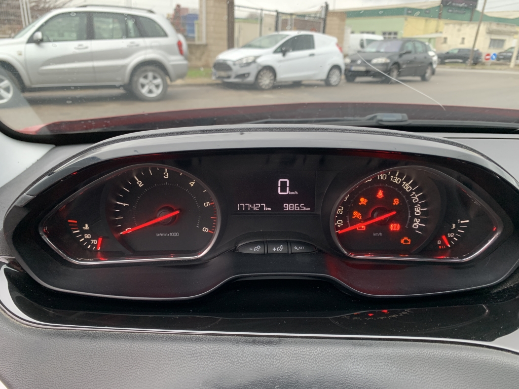 PEUGEOT 208 1.6 HDI 92CV PEUGEOT 208 1.6 HDI 92CV