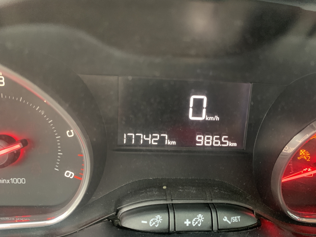 PEUGEOT 208 1.6 HDI 92CV PEUGEOT 208 1.6 HDI 92CV