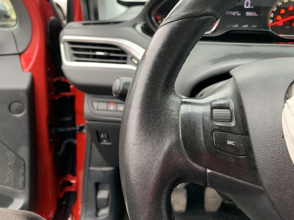 PEUGEOT 208 1.6 HDI 92CV PEUGEOT 208 1.6 HDI 92CV