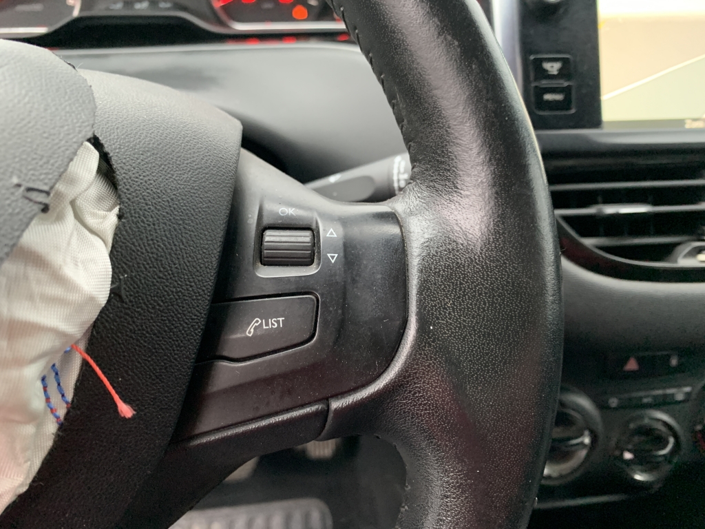 PEUGEOT 208 1.6 HDI 92CV PEUGEOT 208 1.6 HDI 92CV