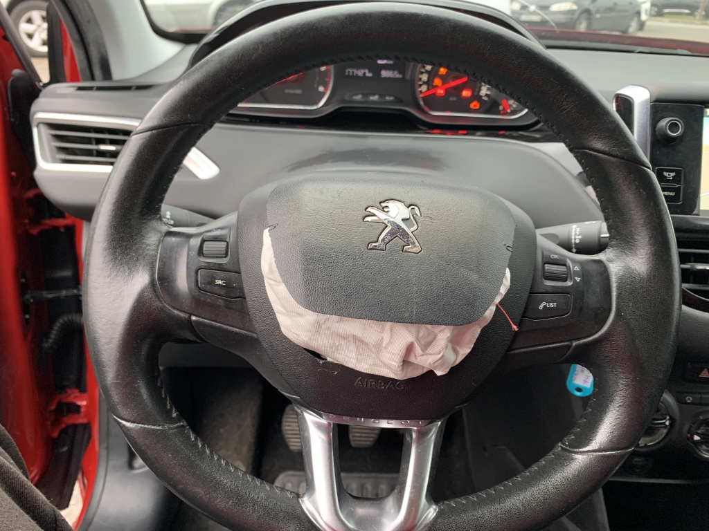 PEUGEOT 208 1.6 HDI 92CV PEUGEOT 208 1.6 HDI 92CV