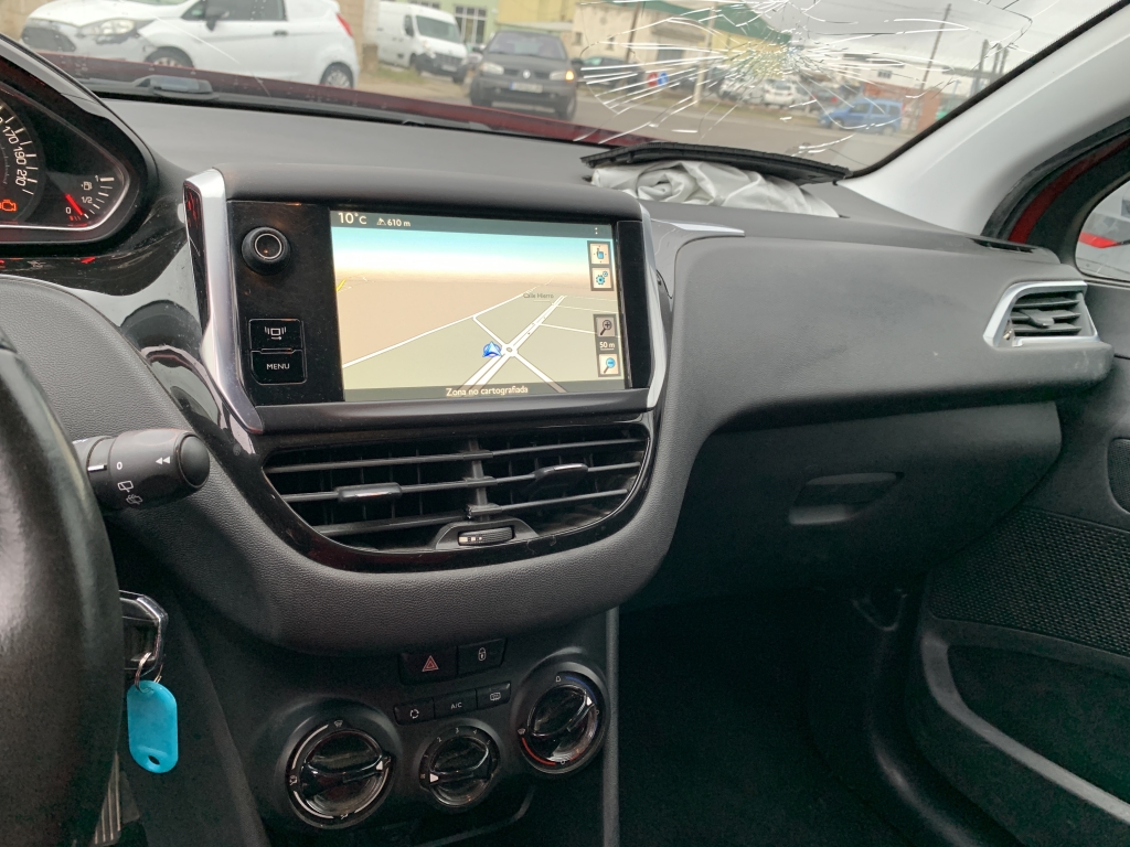 PEUGEOT 208 1.6 HDI 92CV PEUGEOT 208 1.6 HDI 92CV