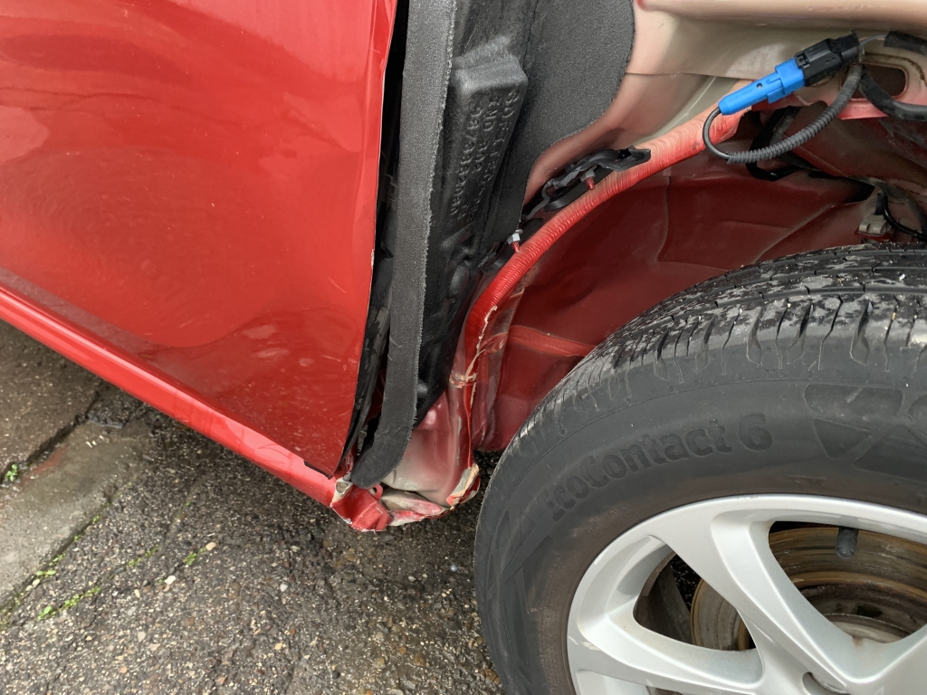 PEUGEOT 208 1.6 HDI 92CV PEUGEOT 208 1.6 HDI 92CV