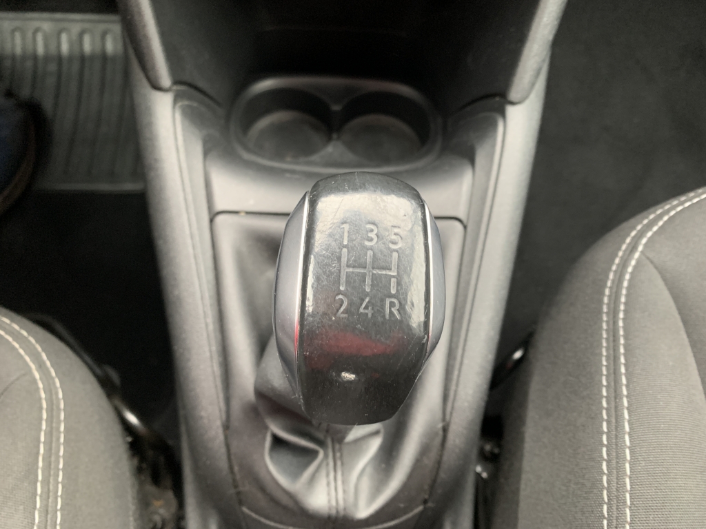 PEUGEOT 208 1.2 INY 82CV PEUGEOT 208 1.2 INY 82CV