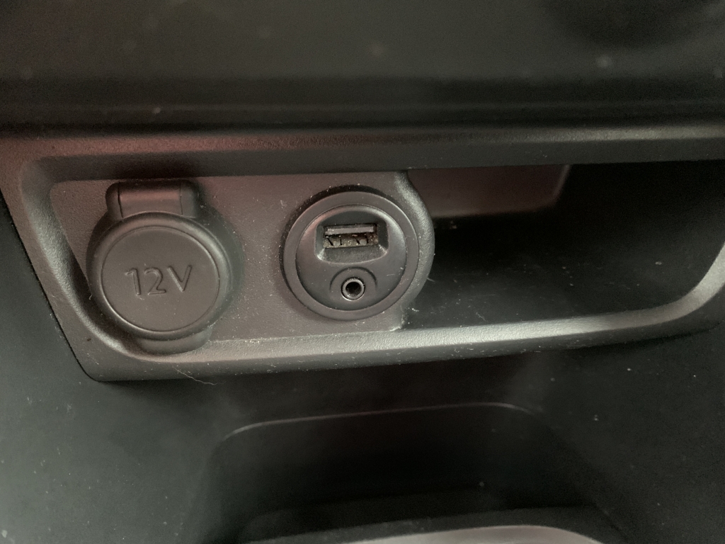 PEUGEOT 208 1.2 INY 82CV PEUGEOT 208 1.2 INY 82CV