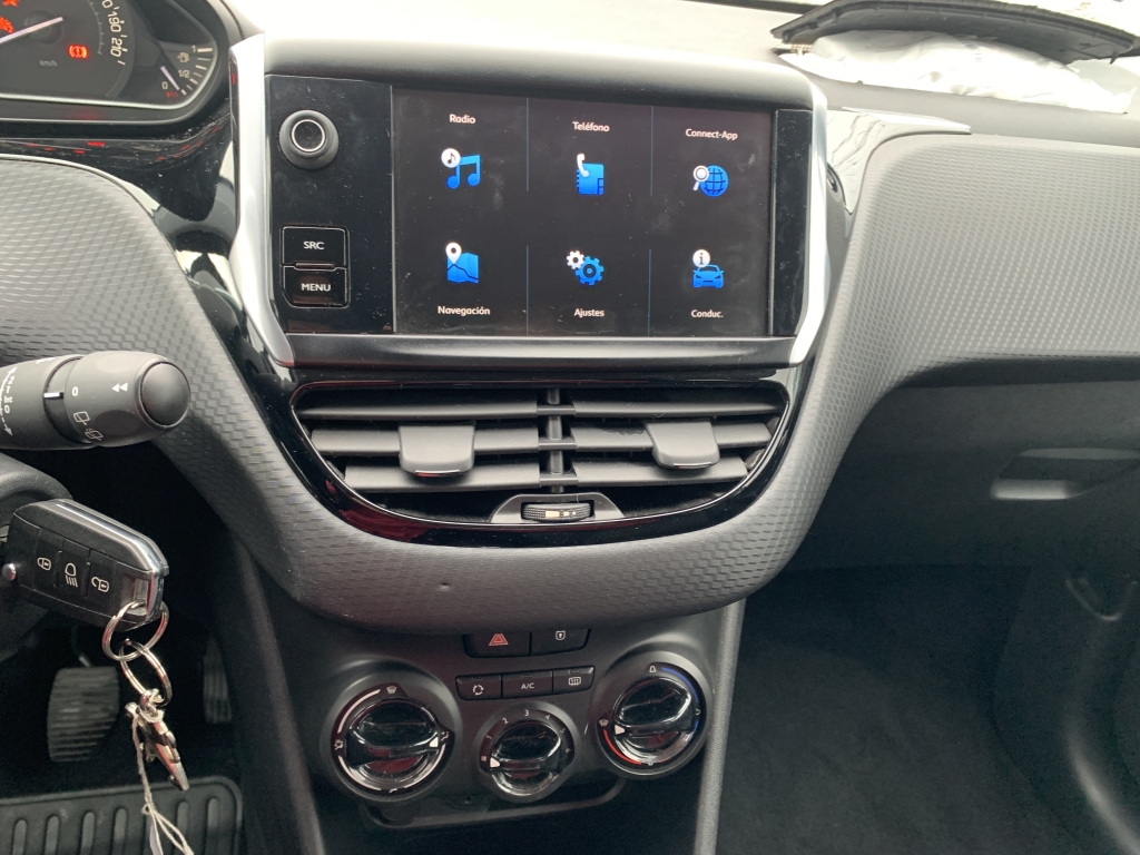 PEUGEOT 208 1.2 INY 82CV PEUGEOT 208 1.2 INY 82CV