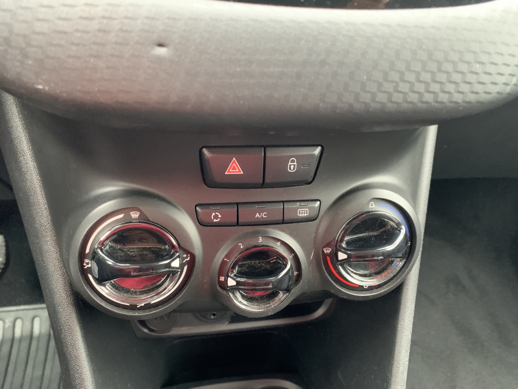 PEUGEOT 208 1.2 INY 82CV PEUGEOT 208 1.2 INY 82CV