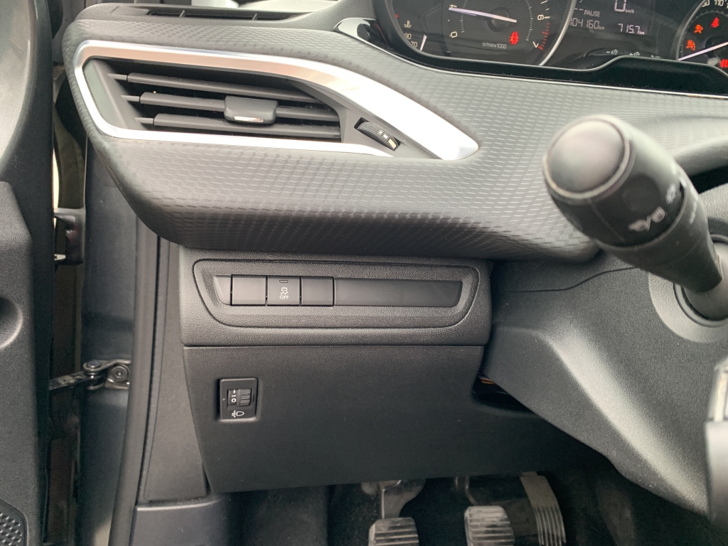 PEUGEOT 208 1.2 INY 82CV PEUGEOT 208 1.2 INY 82CV