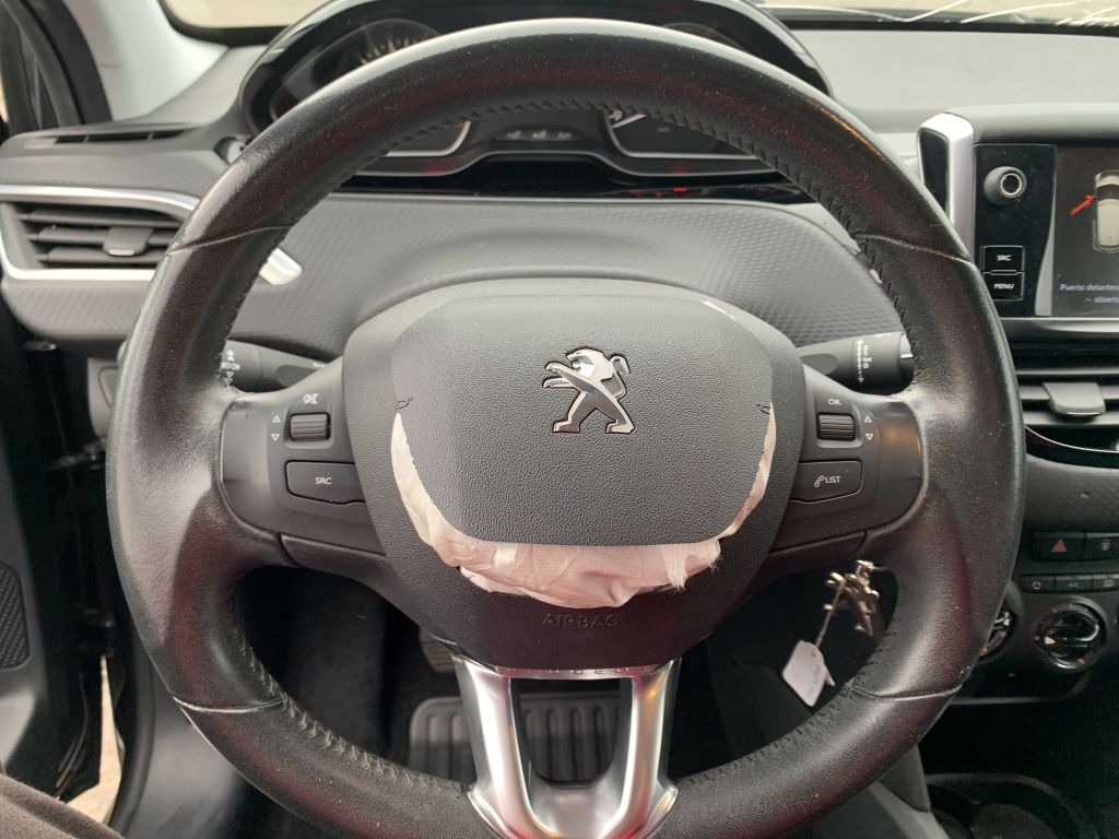 PEUGEOT 208 1.2 INY 82CV PEUGEOT 208 1.2 INY 82CV