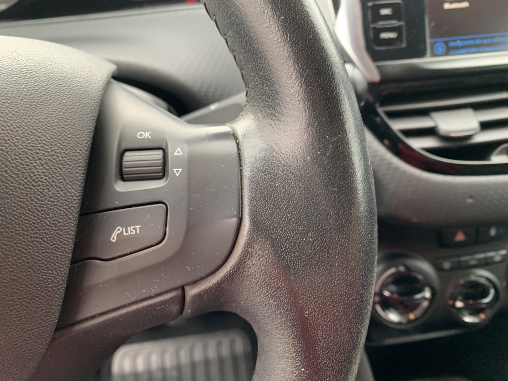 PEUGEOT 208 1.2 INY 82CV PEUGEOT 208 1.2 INY 82CV