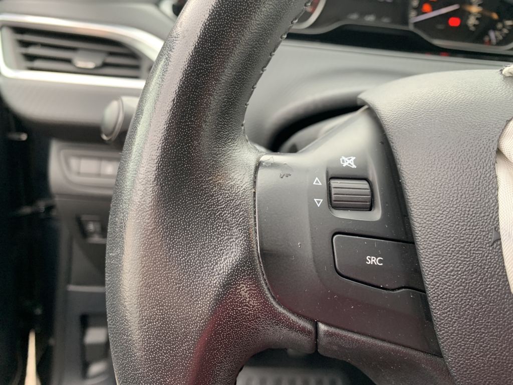 PEUGEOT 208 1.2 INY 82CV PEUGEOT 208 1.2 INY 82CV