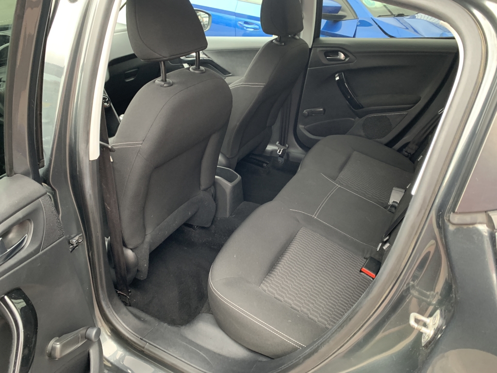 PEUGEOT 208 1.2 INY 82CV PEUGEOT 208 1.2 INY 82CV