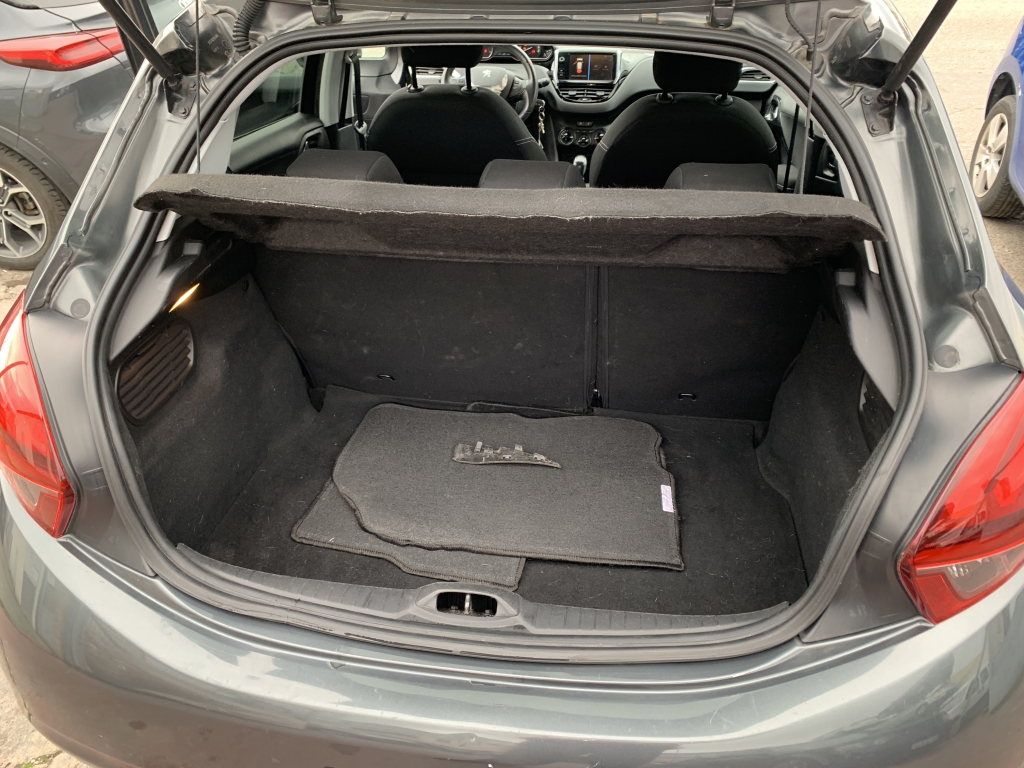 PEUGEOT 208 1.2 INY 82CV PEUGEOT 208 1.2 INY 82CV