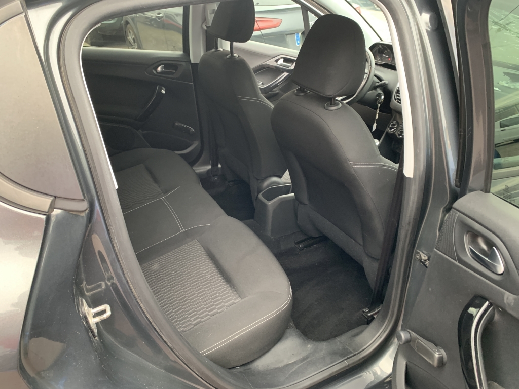 PEUGEOT 208 1.2 INY 82CV PEUGEOT 208 1.2 INY 82CV