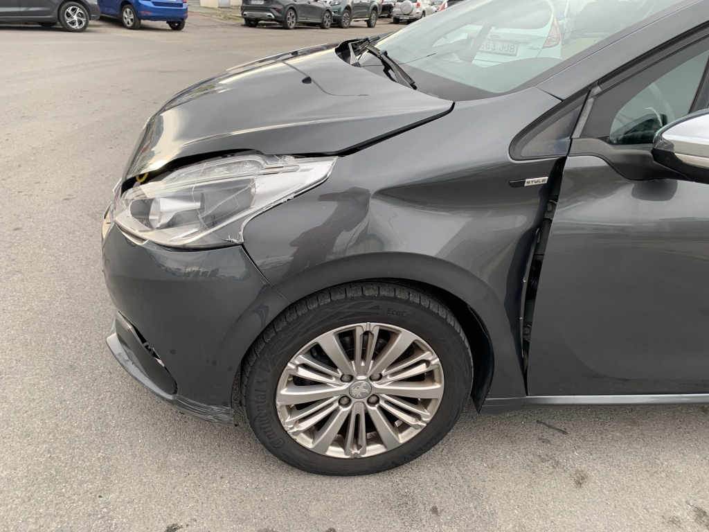 PEUGEOT 208 1.2 INY 82CV PEUGEOT 208 1.2 INY 82CV