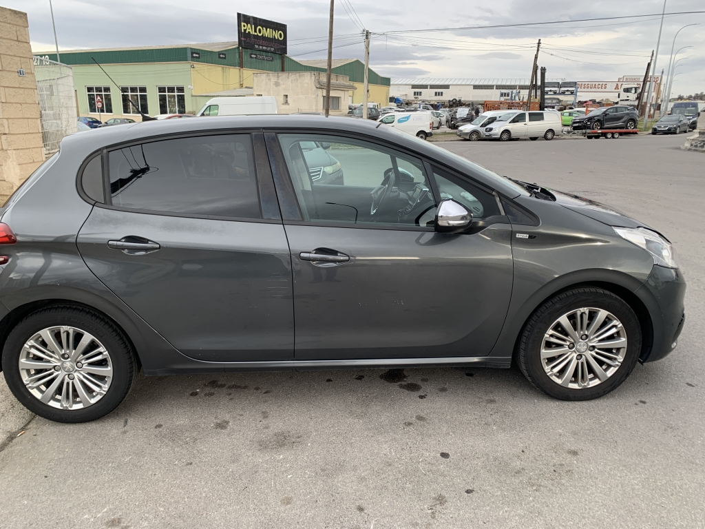 PEUGEOT 208 1.2 INY 82CV PEUGEOT 208 1.2 INY 82CV