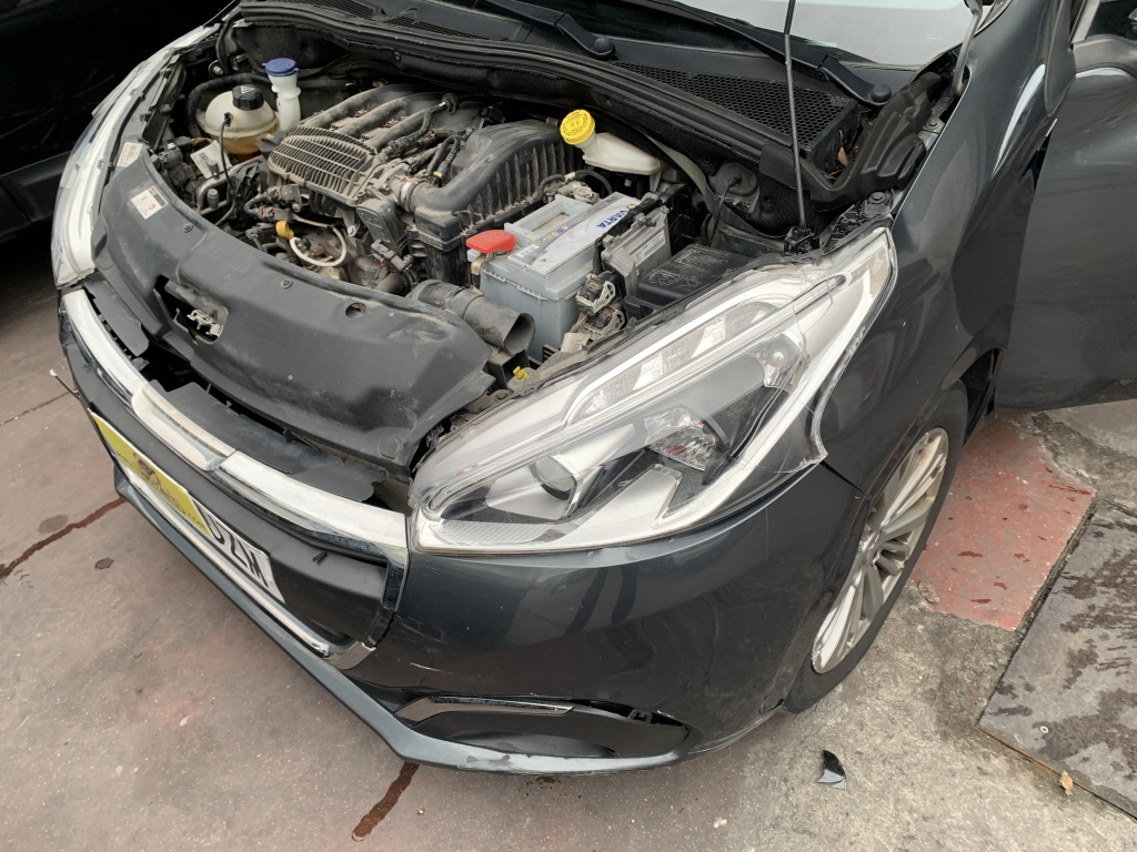 PEUGEOT 208 1.2 INY 82CV PEUGEOT 208 1.2 INY 82CV