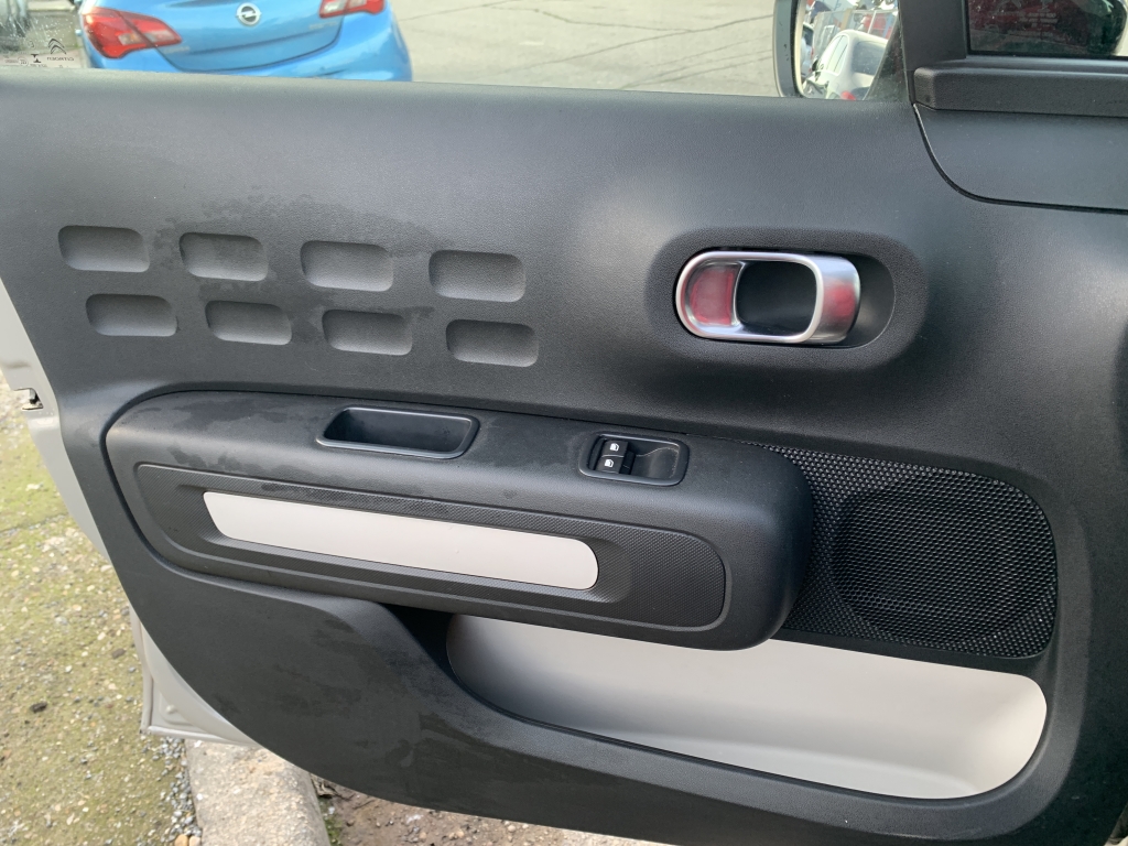 CITROEN C-3 1.2 1.2 INY 83CV